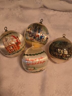 Vintage-Style Holiday Christmas Ornament Set - White and Gold